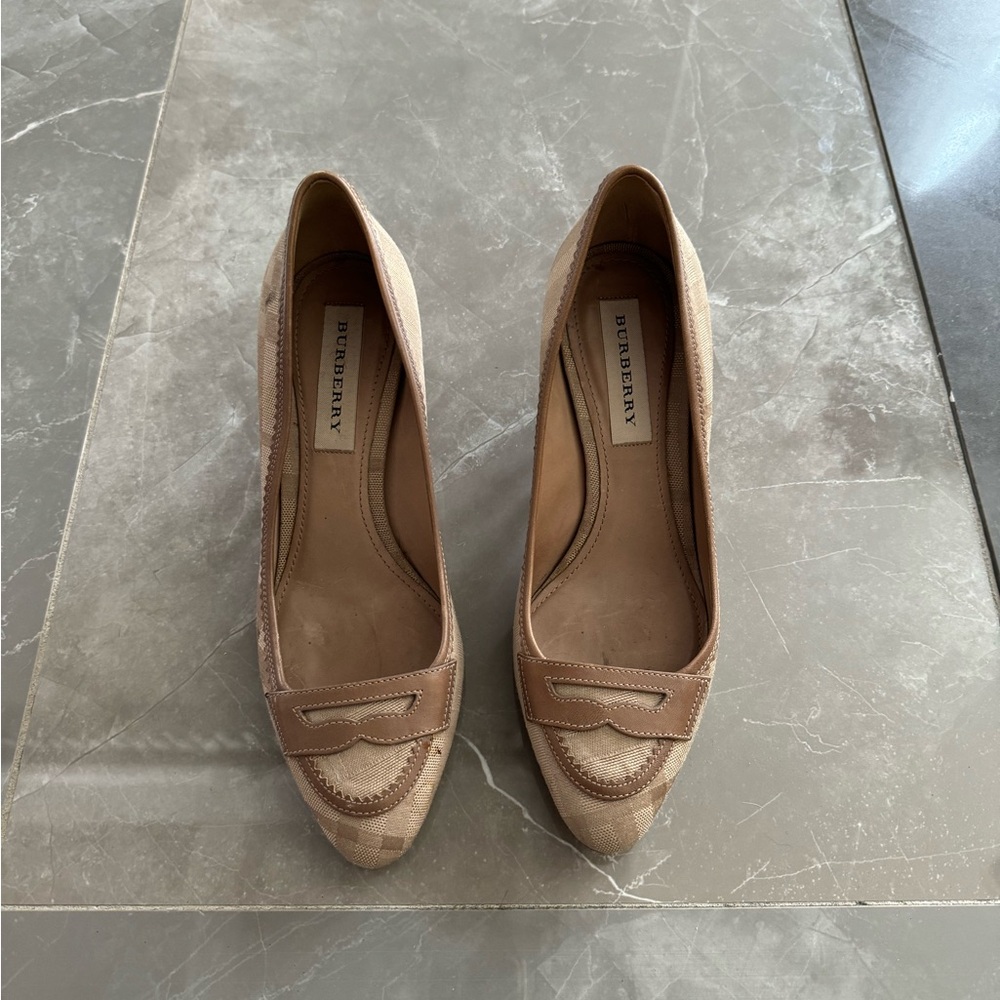 Burberry shoes in great condition